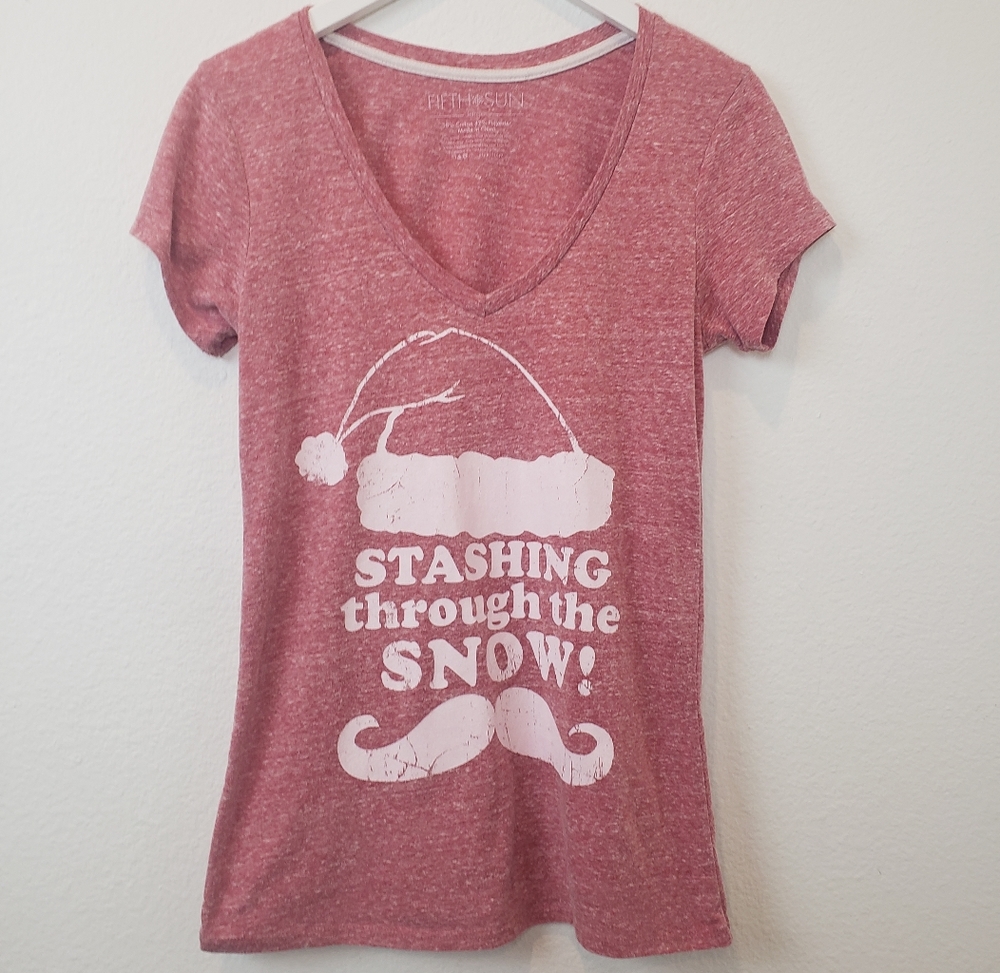 Stashing Through the Snow Graphic Tee Size L